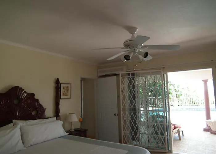 Sugarmill Bed and breakfast 3*